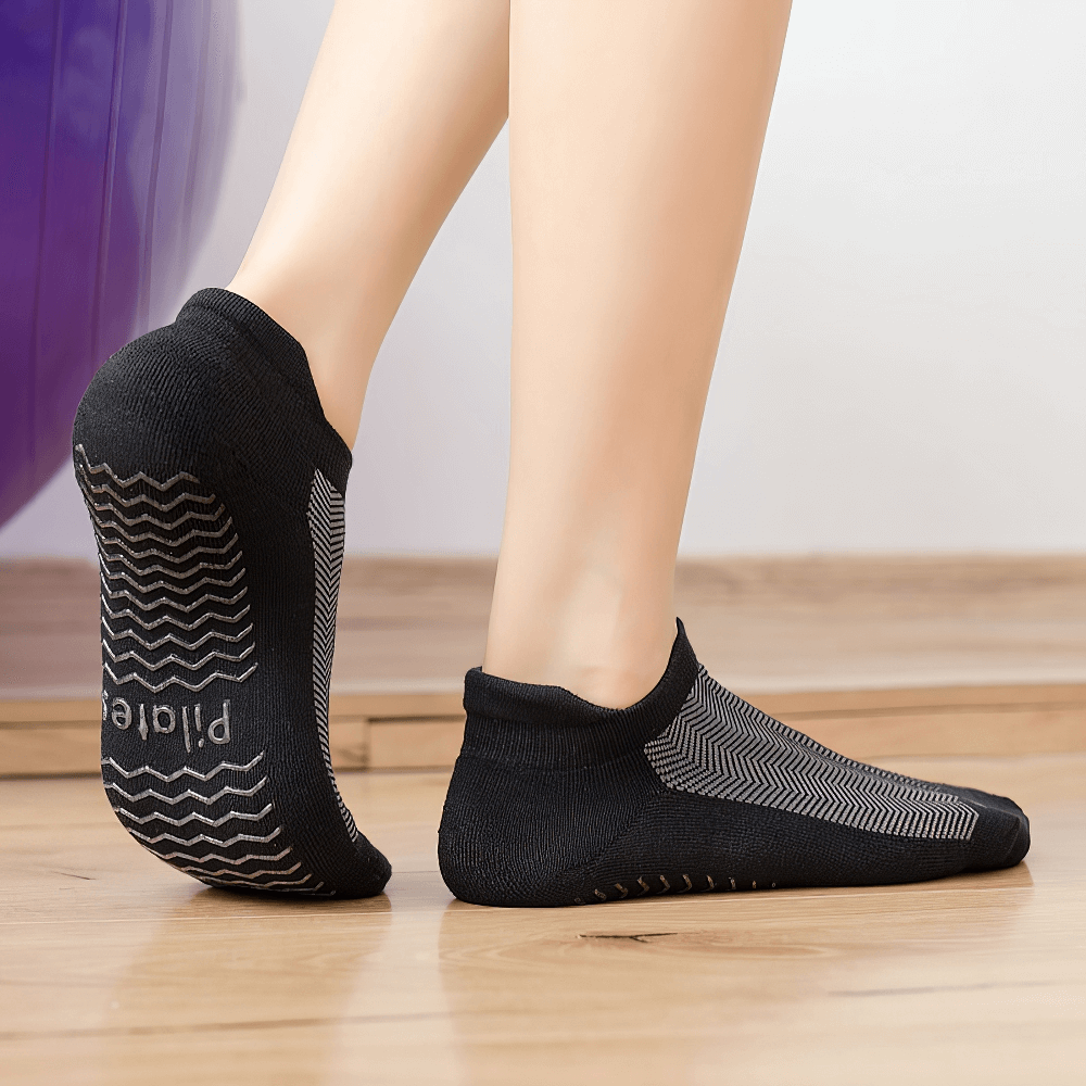 Women's black non-slip yoga socks with breathable design and combed cotton for comfort, ideal for pilates, dance, and fitness.